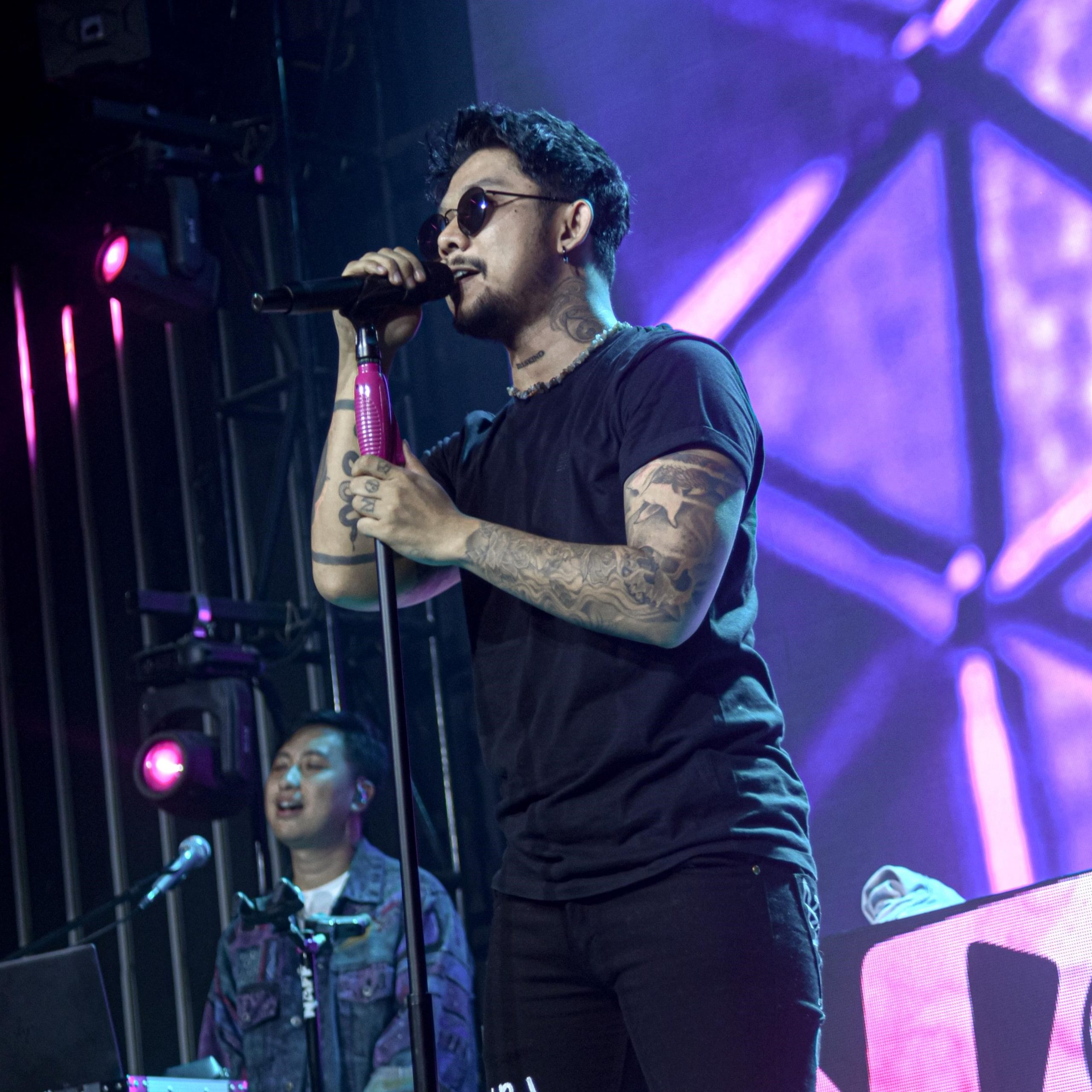 Dari Jalanan ke Panggung Besar, Marvel Habibi Kini Jadi Vokalis NaFF