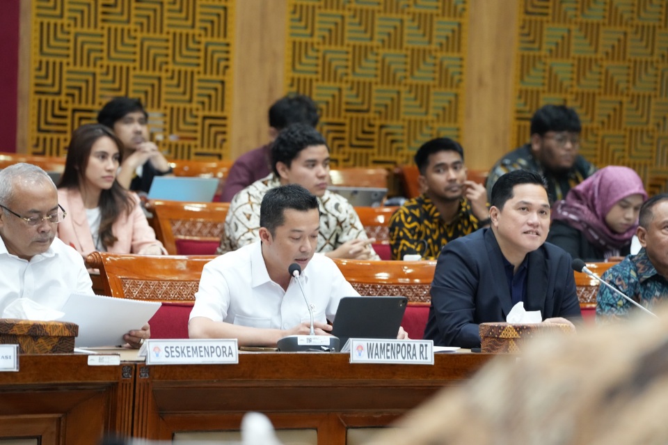 Wamenpora Bahas Naturalisasi Tiga Pemain Keturunan Dalam Rapat Kerja Bersama DPR RI