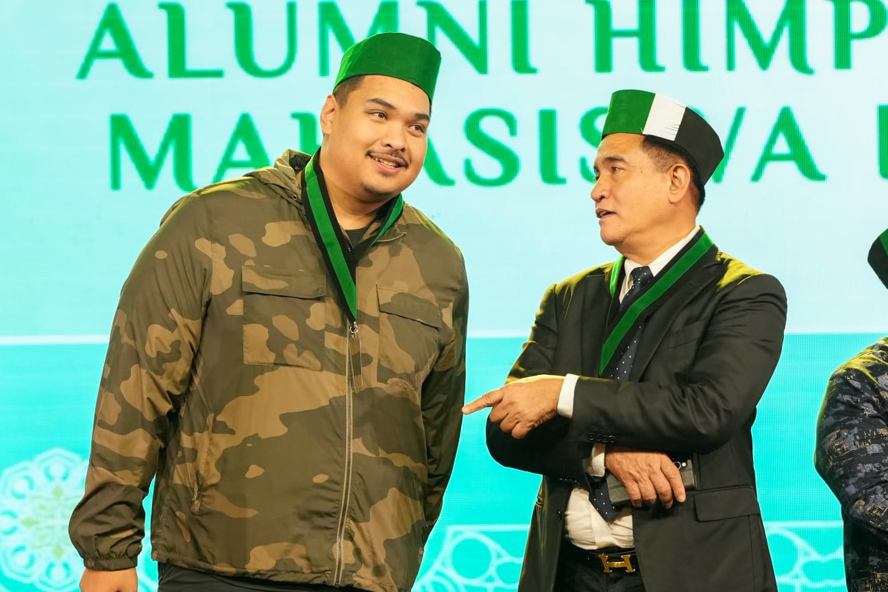 Menpora Dito Terima Penghargaan Senior HMI Pada Dies Natalis Ke-78