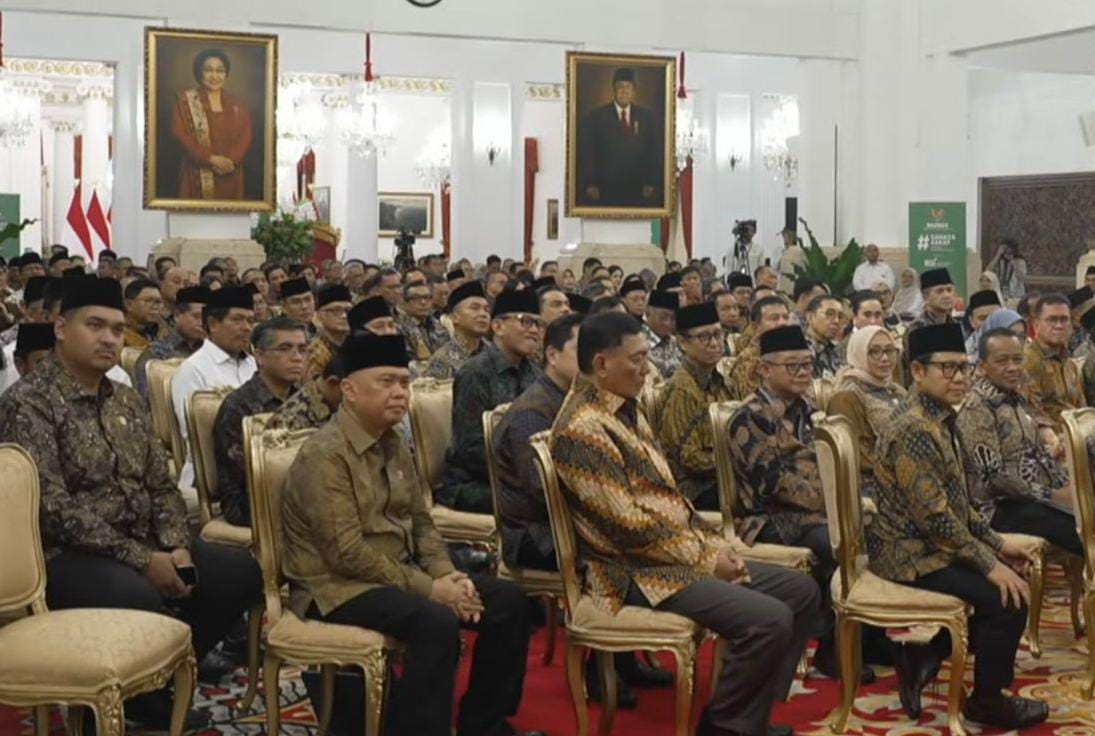 Menpora Dampingi Presiden Prabowo Serahkan Zakat Ke Baznas