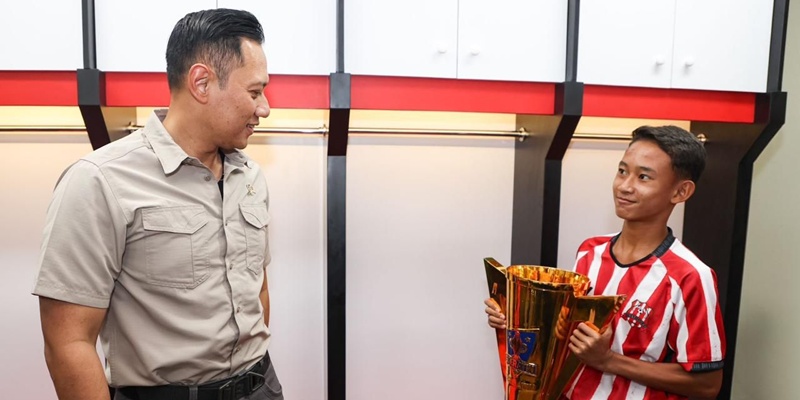 AHY Apresiasi Kementerian PU Atas Renovasi 17 Stadion Berstandar FIFA